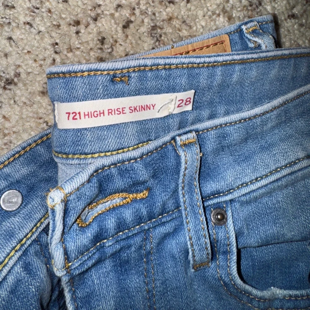 Levi’s 721 Jeans - Picture 3 of 3